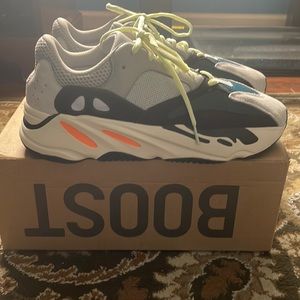 Adidas Yeezy Boost 700